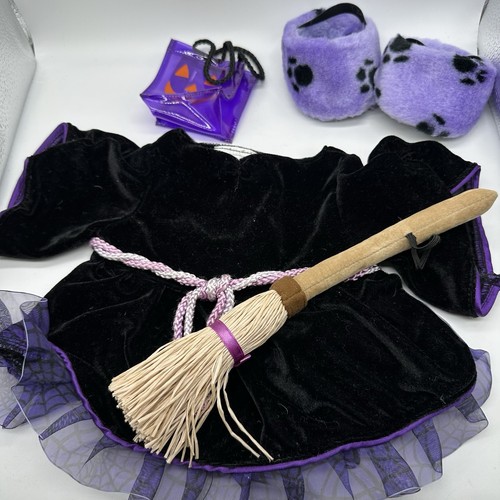 Build-A-Bear BRUJA Disfraz, Sombrero, Botas Púrpura Escoba Truco O Tratar Bolsa - Imagen 4 de 5