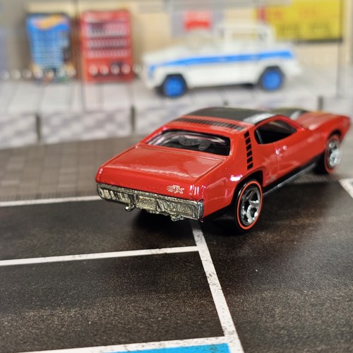 1/64 Hot Wheels Classics 1971 PLYMOUTH GTX REDLINE #10 Pink Diecast Car Loose - Picture 4 of 10