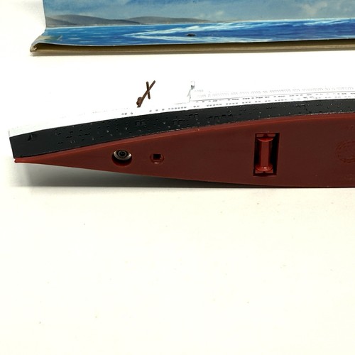 Minic Ships RMS Queen Elizabeth Hornby M703 Diecast w/ Glide Wheels Scale 1:1200 - Picture 8 of 19