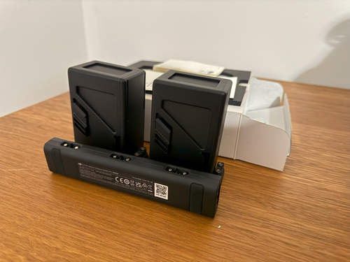 DJI FPV Fly More Kit x2 2000mAh Batteries and charging base OPENED NEVER USED - Picture 2 of 3