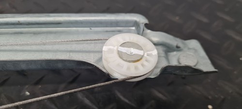 Vauxhall Vivaro MK2 (X82) 2016 Van Left Front Window Regulator 807210974R - Picture 4 of 12