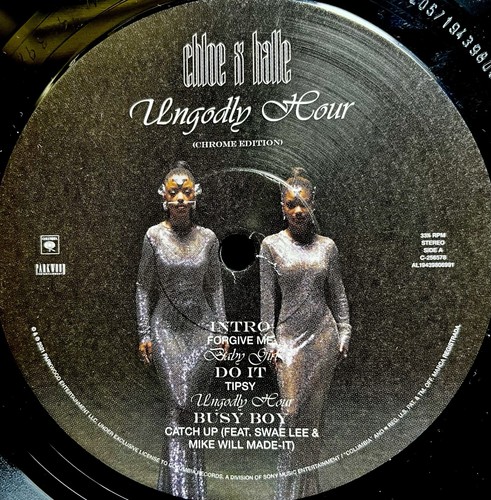 Chloe X Halle 2021 Ungodly Hour Chrome Edit.  Vinyl LP Embossed Soul R&B Lyrics - Imagen 3 de 6