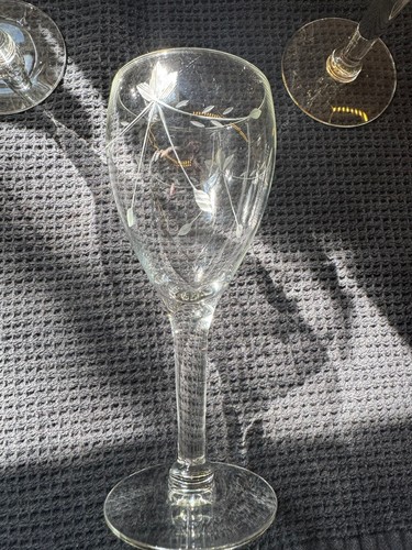 Set Of Six Vintage Etched Cut leaf Wine Glasses - Picture 6 of 6
