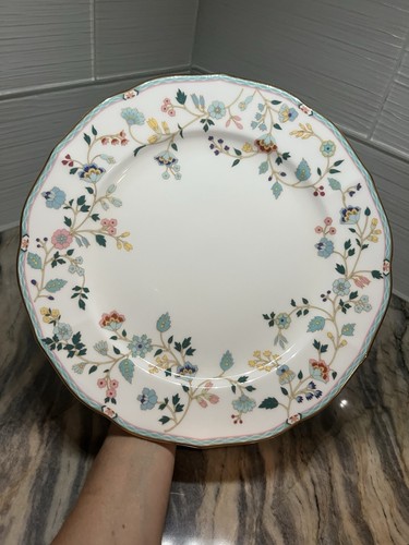 Set Of 4 Salad Or Dinner Plates Contessina by MIKASA BONE CHINA JAPAN 10 3/4” - Picture 7 of 7