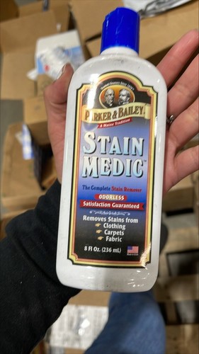 Parker & Bailey Fleckenmedizinischer Fleckenentferner für Kleidung, Teppiche & Stoffe 8 Oz. - Bild 1 von 2