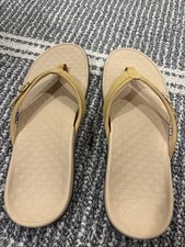 Vionic Tide Patty TVW5409 mustard sandal women  s 12 NWOT