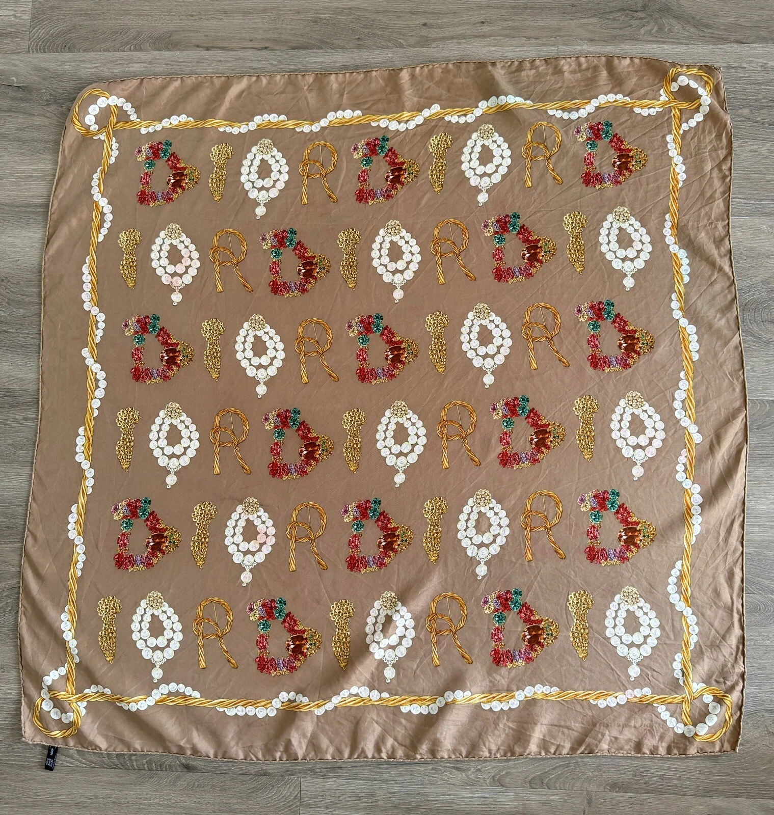 Foulard Christian Dior en soie beige doré vintage AUTH