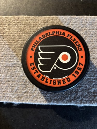 philadelphia flyers Hockey Puck Basic Souvenir Obtained In The 1990’s -Canada