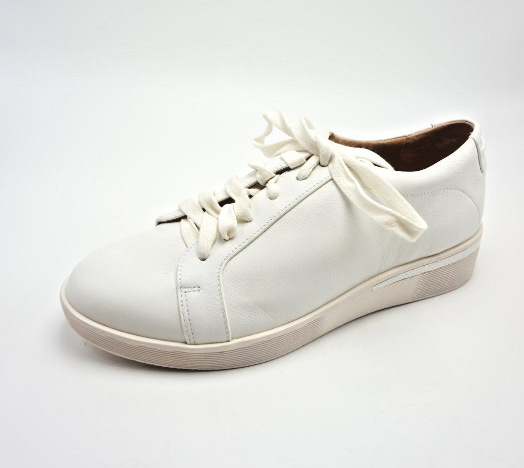 Gentle Souls by Kenneth Cole Robbie White Sneakers sz 9M NEW Gentle Souls by Kenneth Cole Robbie White Sneakers sz 9M NEW