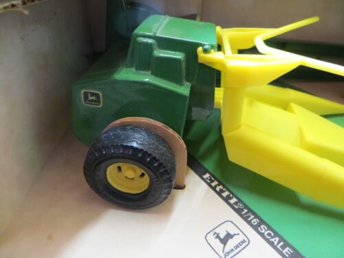 ERTL FARM JOHN DEERE TRINCIA FORAGGIO TRATTORE ATTACCO 1/16 N-MIB #509 USA - Foto 3 di 12