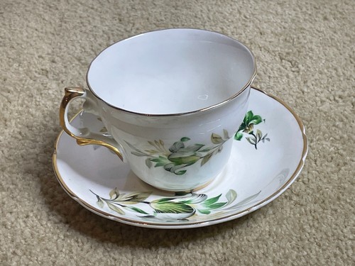 Vintage Regency Bone China England Teacup & Saucer Set Lily Lillies Floral Gold - Picture 2 of 5