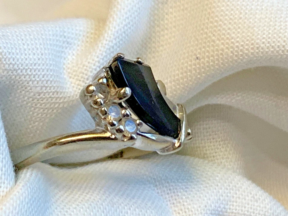 Anillo de oro blanco 10K 2,77 g joyería fina tamaño 7,5 banda piedras negras y transparentes Foto 2 de 4