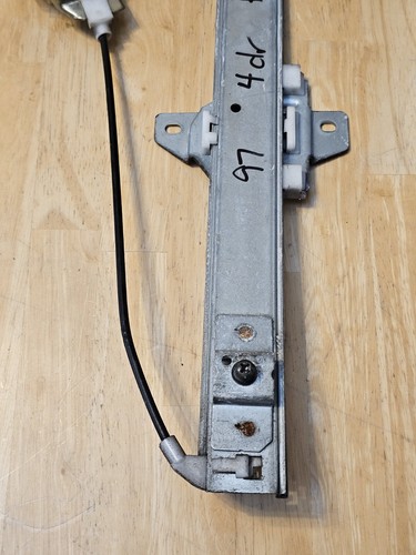 91-98 GEO TRACKER SIDEKICK PASSENGER REAR RIGHT MANUAL WINDOW REGULATOR 4 DOOR - Picture 2 of 6