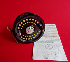 A GOOD VINTAGE SCIENTIFIC ANGLERS SYSTEM 2 67 (6/7#) 3 9/16" TROUT FLY REEL
