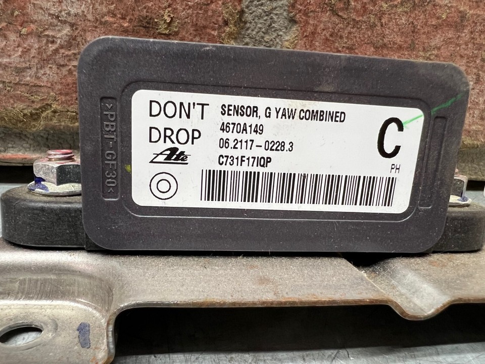 0815 MITSUBISHI EVOLUTION EVO X Ralliart GSR OEM YAW RATE SENSOR