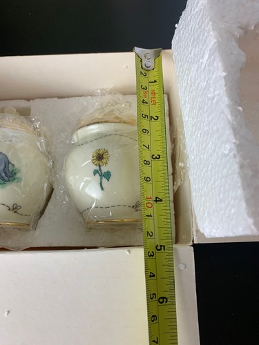 Vintage Lenox Salt Pepper Shakers New OPEN BOX Winnie The Pooh Honey Pot Flower - Picture 7 of 7