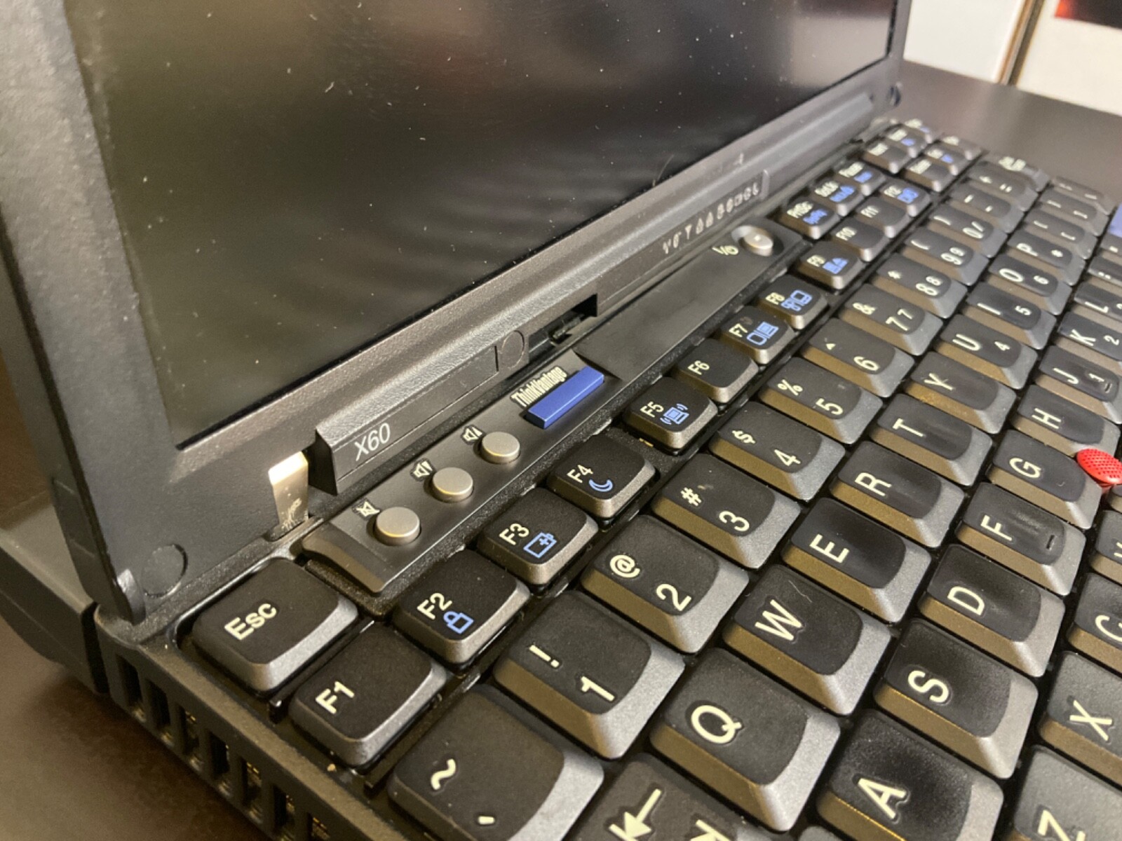 Lenovo IBM ThinkPad X60 Intel Core Duo 1.83GHz 2 GB RAM 128GB SSD - Picture 12 of 13
