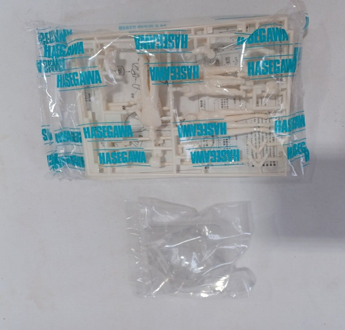 Vintage 1989 Hasegawa 1/24 Scale Racing Figure Set Plastic Model Kit - Picture 2 of 3