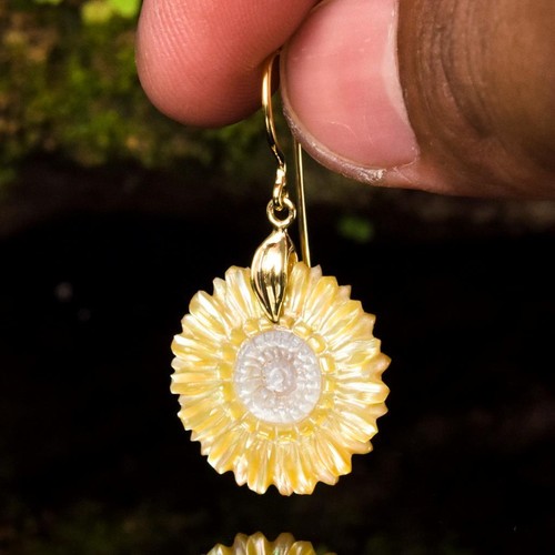 Marguerite Flower Earrings Mother-of-Pearl Shell & Gold Vermeil Sterling 4.43 g - Picture 11 of 12