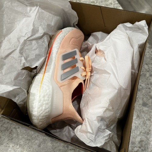 Talla 6.5 Mujer - Adidas Ultraboost 22 Rosa/Gris/Blanco | Zapatos para Correr - Imagen 11 de 13