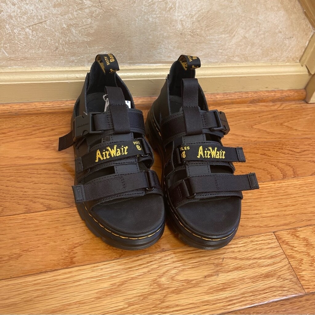 Dr. Martens PEARSON SANDALS Mens/Womens US Size 7 (women) EU