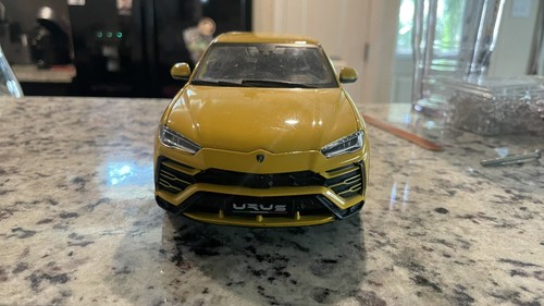1/20 Bburago Lamborghini Urus - Picture 7 of 7
