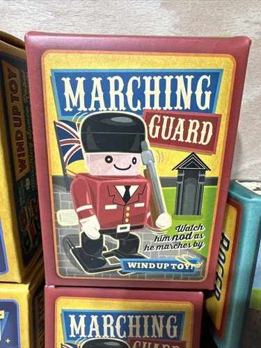 Retro-Stil Aufziehspielzeug marschierender Roboterschutz, Raketenrennfahrer brandneu im Karton X 6 - Bild 2 von 4