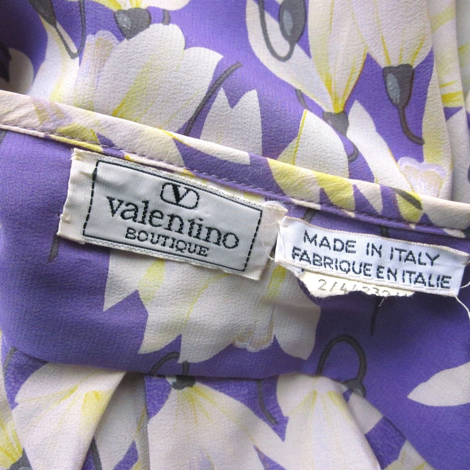 Abito da cocktail anni 80 VALENTINO boutique lavanda e seta bianca con collo sciarpa