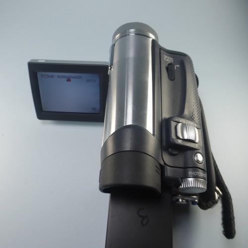 Panasonic NV-GS11 Handheld MiniDV Cassette Camcorder Silver Tested - Picture 3 of 9