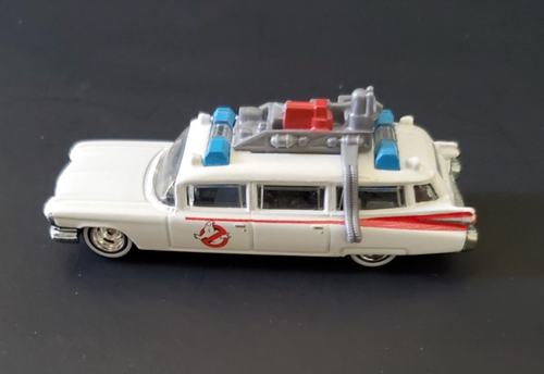 Hot Wheels Ghostbuster 1959 Cadillac Meteor Ambulance (2009) & ECTO 1A (2014) - Picture 7 of 16