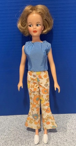 VINTAGE 1965 IDEAL ERWACHSENE TAMMY PUPPE MIT MOD BLUMENHOSE UND TOP - Bild 2 von 14