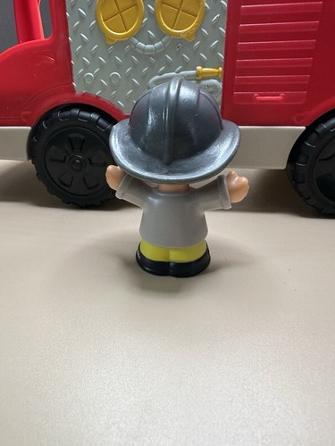 Camión de bomberos MATTEL/Fisher PriceLittle People luces de trabajo, sonido y dos figuras - Imagen 4 de 17