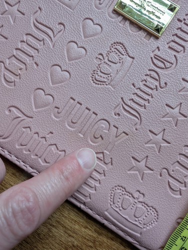 Juicy Couture Wallet & Cosmetic Bag Pink Embossed Set Makeup Travel - Picture 11 of 15