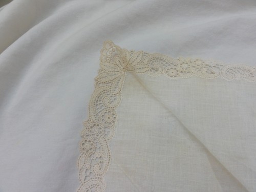 Lot of 4 ~ Vintage Handkerchief ~ Hankie ~ Hanky ~ Lace ~ Scallop Edge - Picture 10 of 22