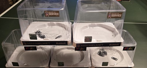 5 LEERE RIDDELL MINI HELMVITRINEN, 3 RAV & 2 Salute to Service Karton