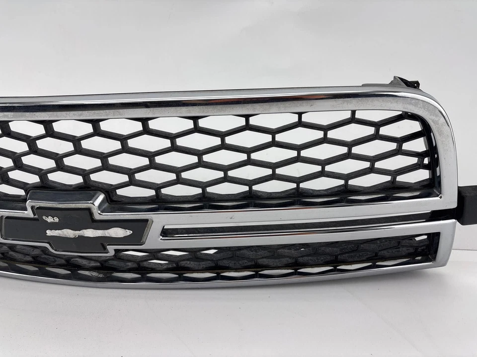 2006-2007 Chevrolet Silverado 1500 Front Bumper Radiator Grille OEM - Image 3 of 4