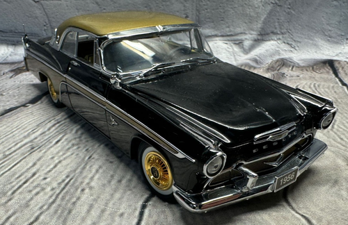 Danbury Mint 1956 DeSoto Adventurer Jet Black Gold 1/24 scale Diecast Car - Picture 3 of 24