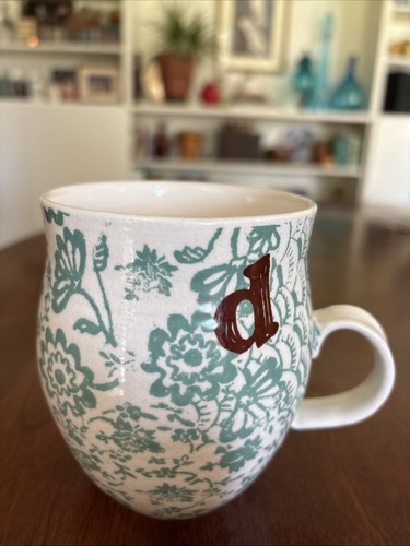 Taza Anthropologie Homegrown inicial letra 'D' floral verde - Imagen 2 de 5