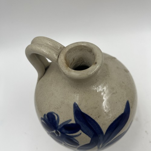 Williamsburg WPF Pottery 2002 Jug-Shaped Vase, Blue Flower - Picture 2 of 5