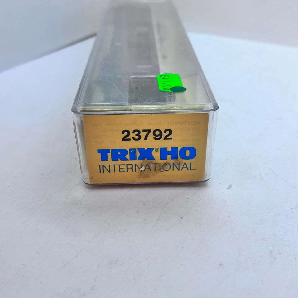 Trix 'HO' Gauge 23792 Ciwl Brown Baggage Coach - Image 2 of 4