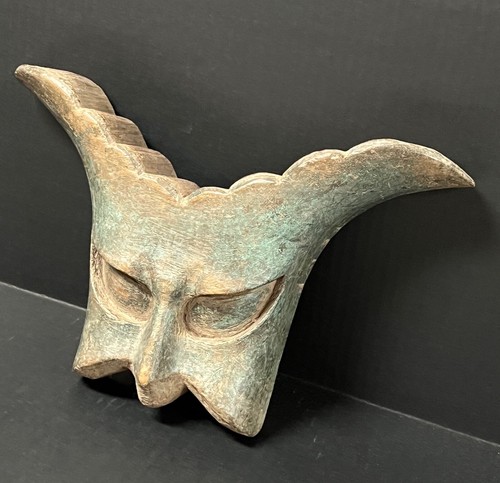 VINTAGE SOLID CARVED WOOD PAPERMACHE MOLD OF MASK - Picture 2 of 5