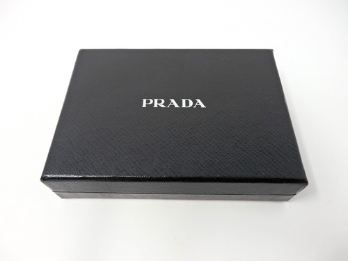 PRADA 2 Barajas de Cartas ROJAS Y NEGRAS Juego Sellado en Caja Certificado Auténtico ¡RARO! - Imagen 13 de 17