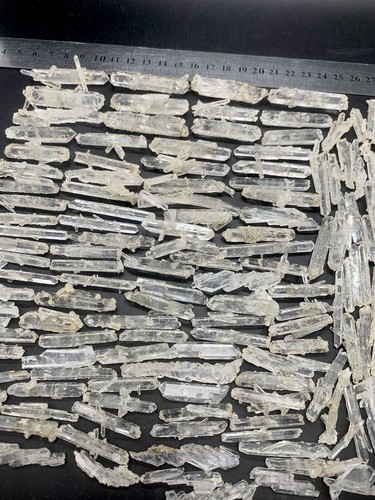 350 Grams Lustrous Unique Shapes Quartz Crystal Specimens. - Picture 4 of 18