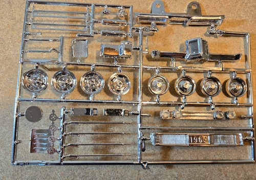 OPEN BOX! MPC 1969 Grand Prix Model Kit in 1/25 Scale - Original Issue Annual - 第 4/11 張圖片
