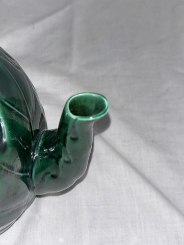 Tetera de colección Lefton verde acebo bayas rojas con tapa 6,75" H - Imagen 5 de 11