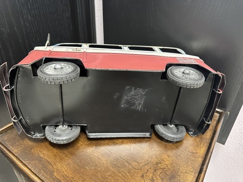 VW Surfer Van / Bus - Vintage Look Split Window - Tin -Collectible - Wheels work - Picture 6 of 18