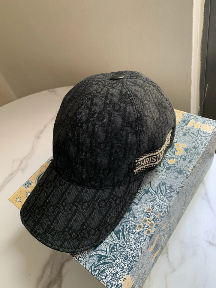 Chapéus Christian Dior masculinos e femininos nunca usados  - Imagem 2 de 4