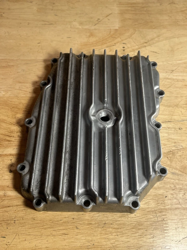 1977-1983 Suzuki GS 550 GS550E/L Engine Oil Pan OEM w/ Drain Plug & Bolts CLEAN⭐ - Image 3 of 4