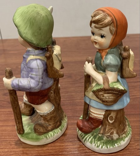 Hiking Porcelain Dutch Boy & Girl Figurines #520 - Picture 4 of 11