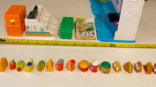 Grossery Gang Yucky Mart Playset con 21 personaggi Grossery e 3 supporti set di 25 - Foto 17 di 24